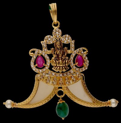 Kum Kum Boxes & Tiger Nails in 22KT gold by Shree Omkar Jewellers, design 8